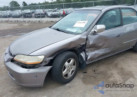 2000 Honda Accord 3.0 Ex из США, поврежденный, VIN 1HGCG1659YA097742